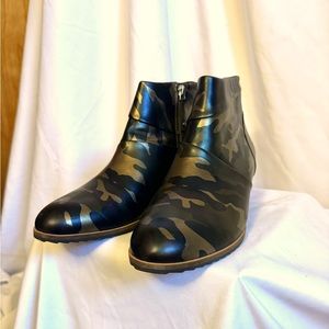 Linea Paola Camo Ankle Boots.  Size 10M